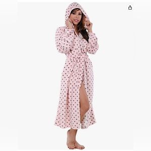 Women’s 3X hooded bathrobe by ‘Love This Robe’